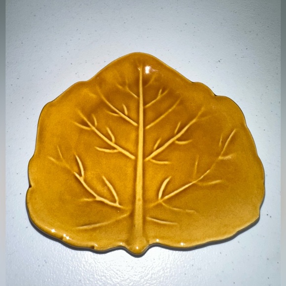 COPY - Barbara Eigen Crate & Barrel Leaf Shaped Appetizer Set of 4 Different Co… - Picture 6 of 15